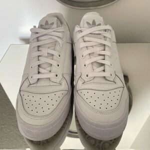 Adidas Womens Continental 80
Stripes Sneakers Size 8 White
Leather Casual